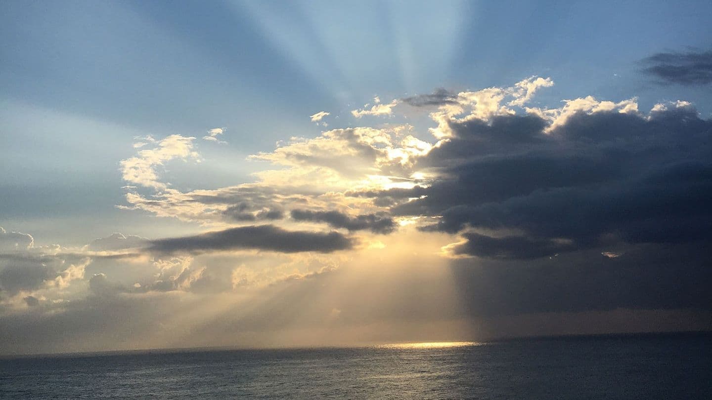 Silver Lining Clouds (Jonny Clow/Unsplash)