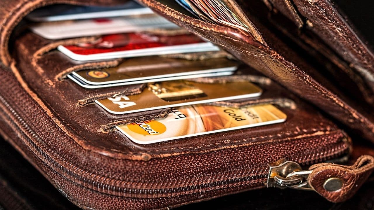 16:9 crop Wallet, credit cards