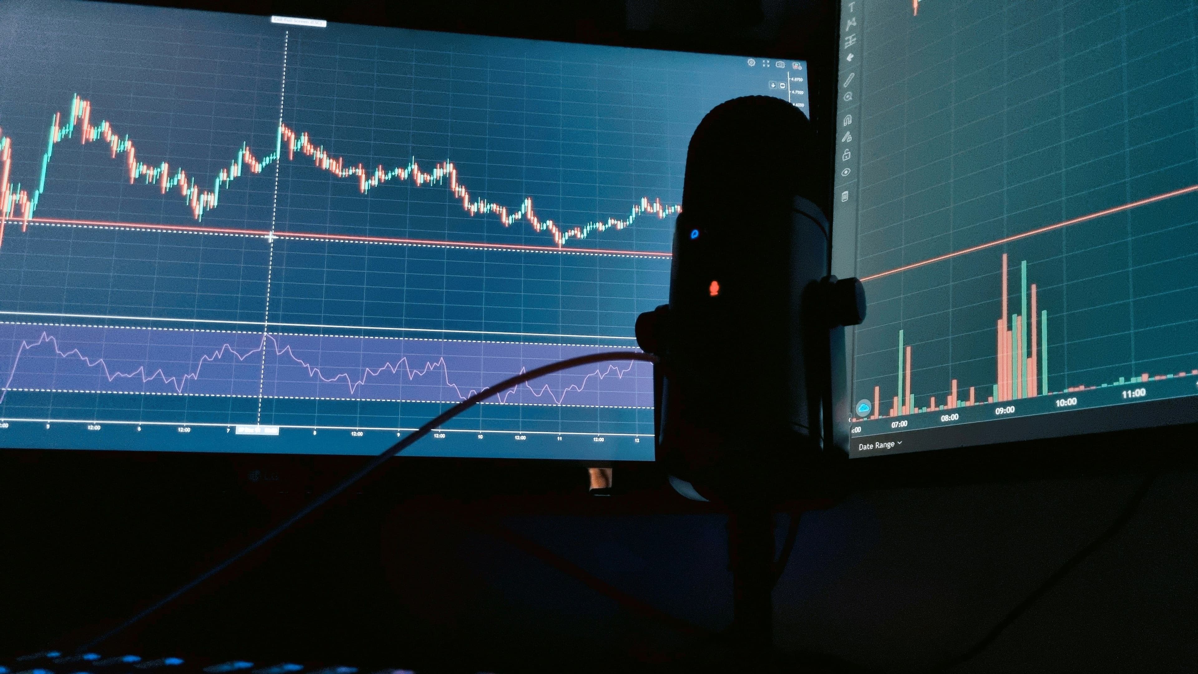 Trading charts. (Asa E-K/Unsplash)