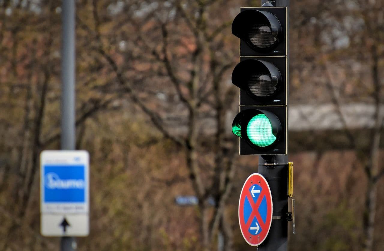 Traffic, green light. (Alexas_Fotos/Pixabay)