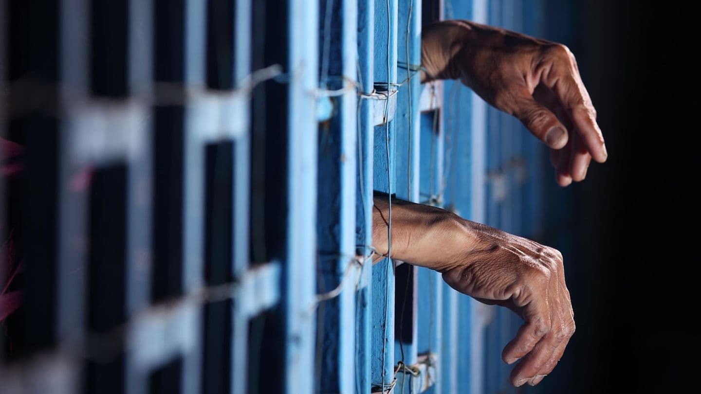 16:9CDCROP: Man arrested behind bars in jail (Shutterstock)