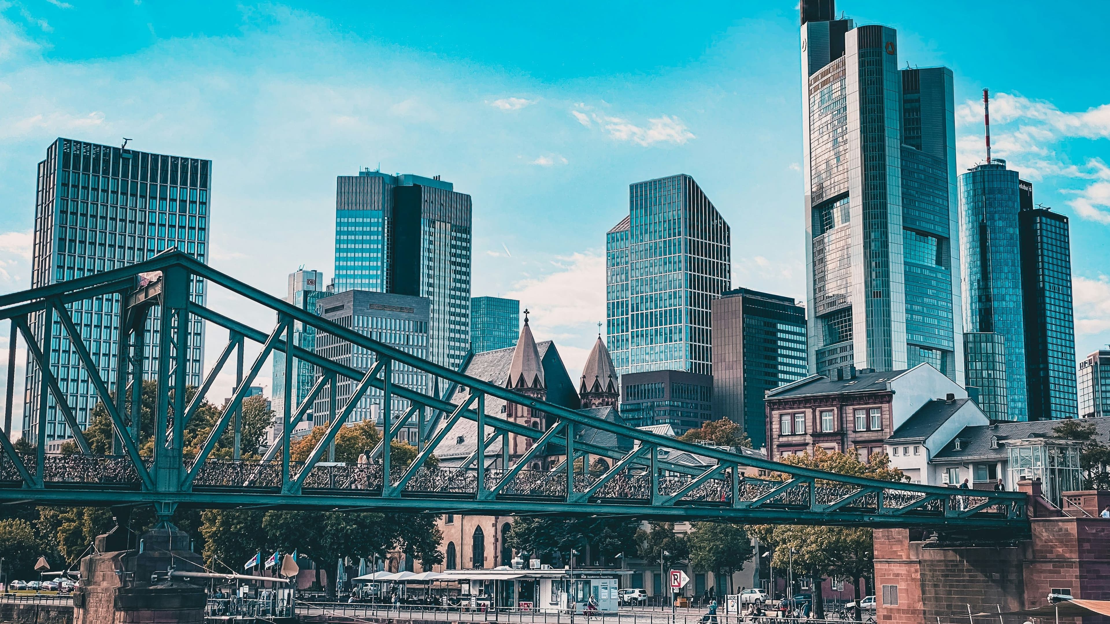 16:9 crop Frankfurt, Germany (Sinan Erg/Unsplash)