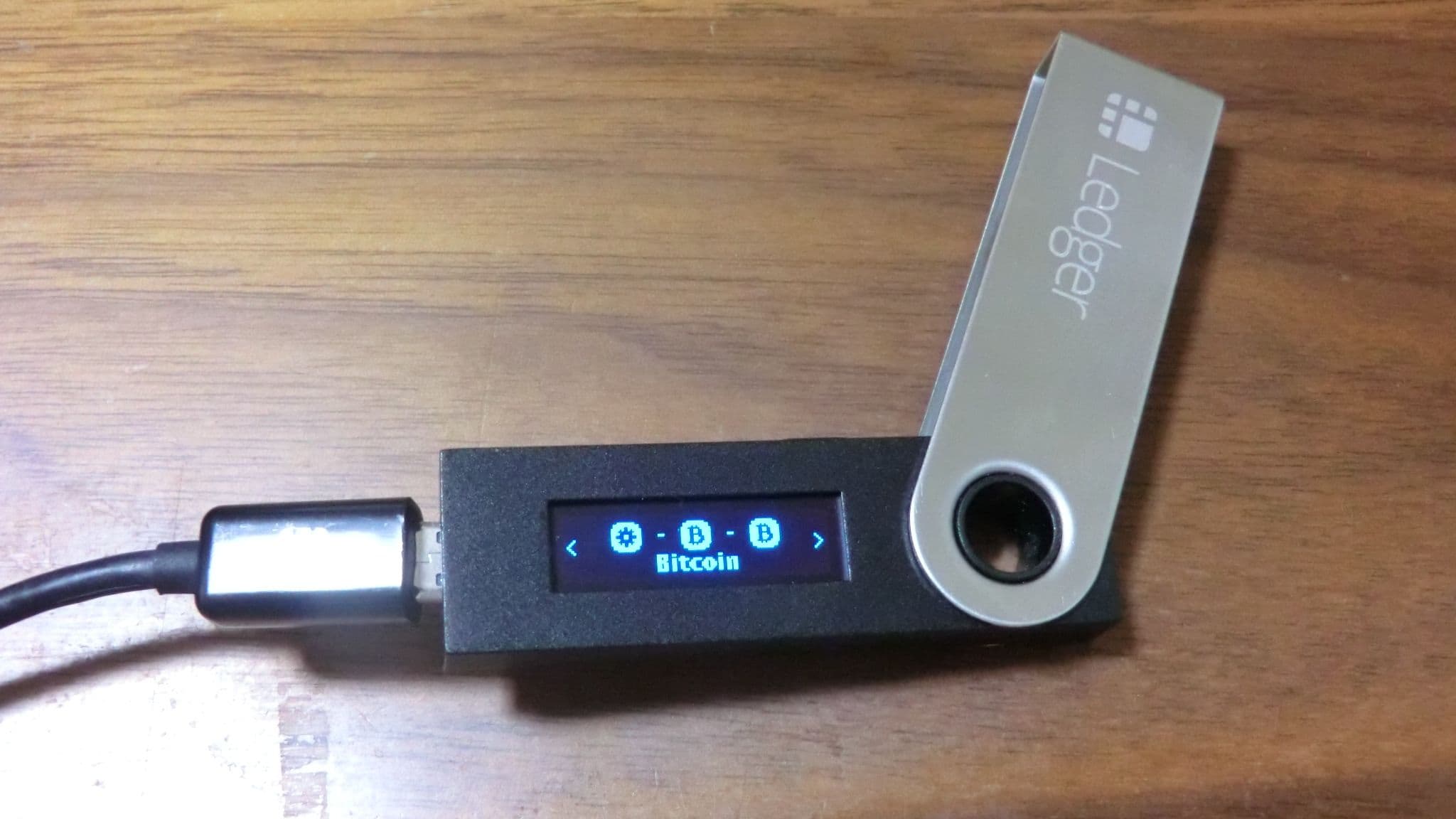 16:9 crop Ledger Nano S hard wallet. (Motokoka/Wikimedia Commons)