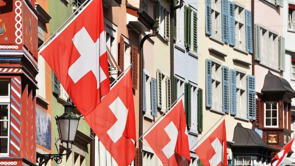 16:9 crop switzerland-swiss-flag-bitcoin