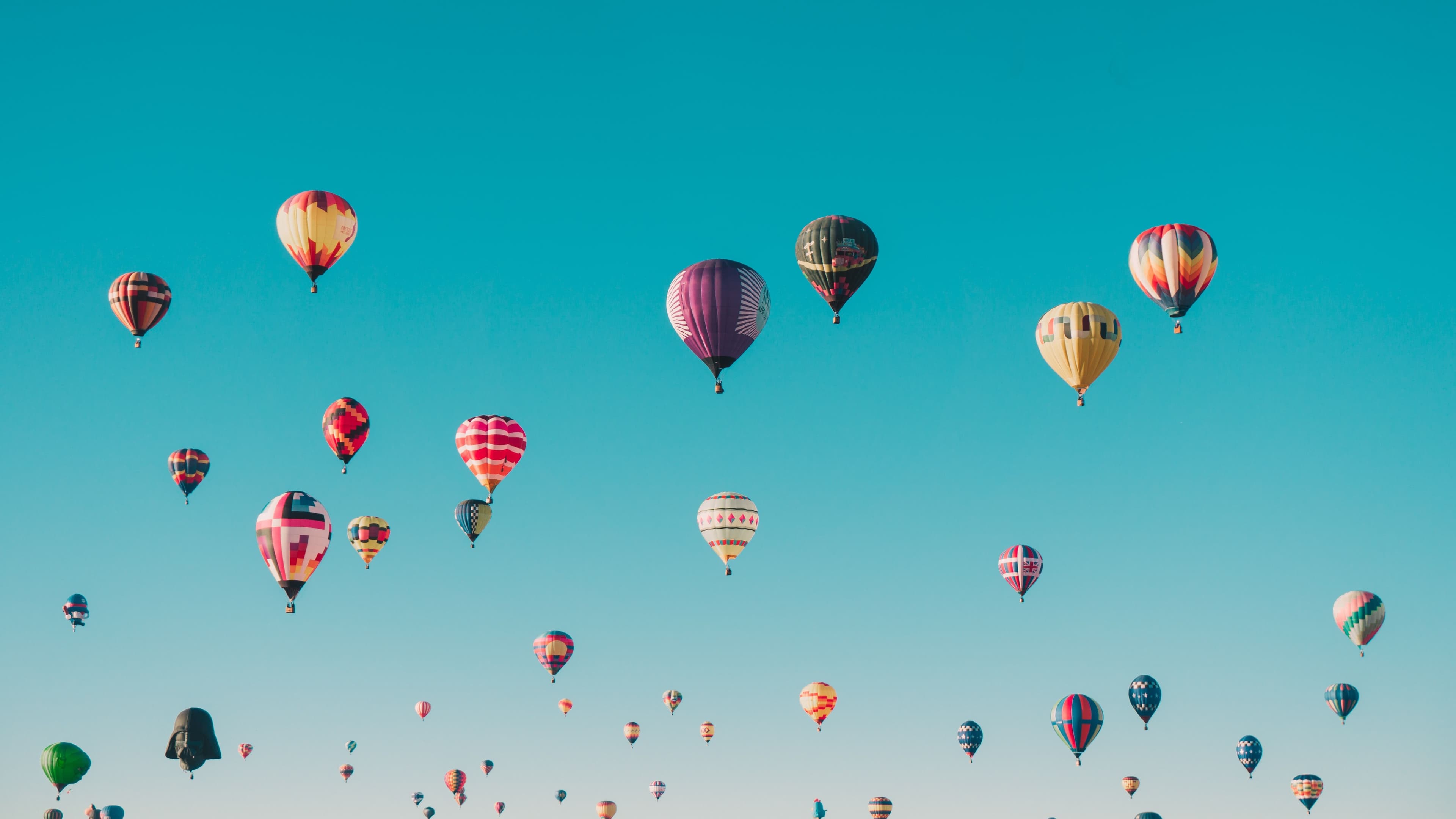 16:9 airdrop, hot air balloon, sightseeing (ian dooley/Unsplash)