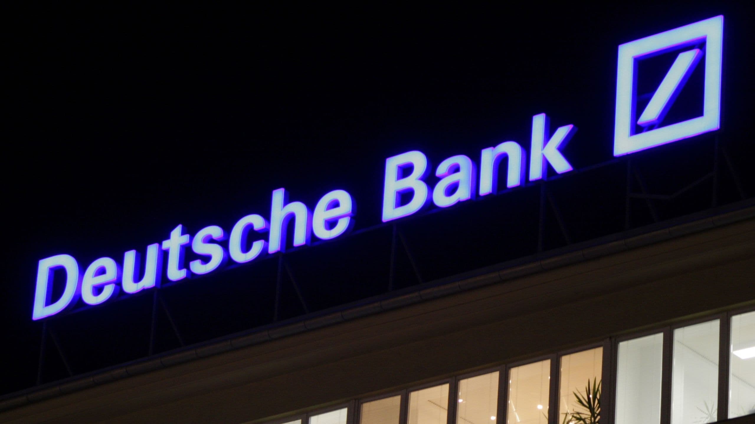 16:9crop Deutsche Bank logo (Shutterstock)