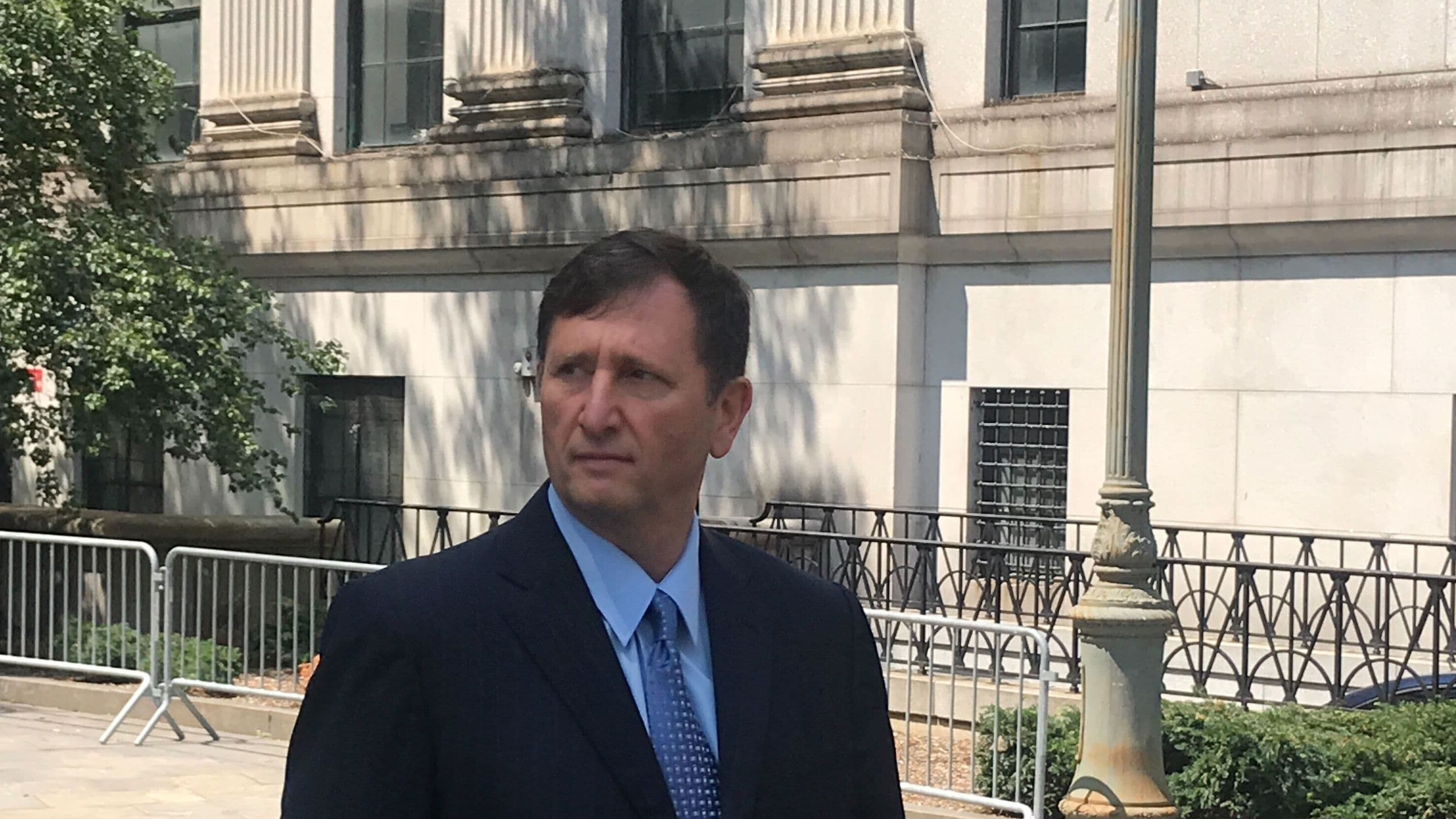 Former Celsius CEO Alex Mashinsky outside a courthouse in New York on July 25, 2023. 16:9CROP (Anna Baydakova/CoinDesk)