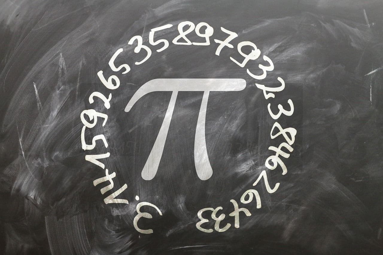 Pi chart, blackboard. (geralt/Pixabay)