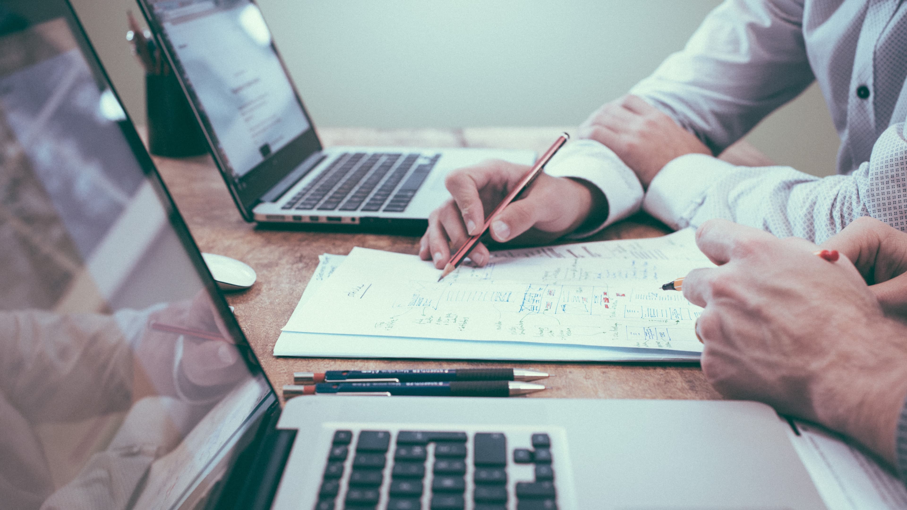 16:9 crop Negotiations taking place (Scott Graham/Unsplash)