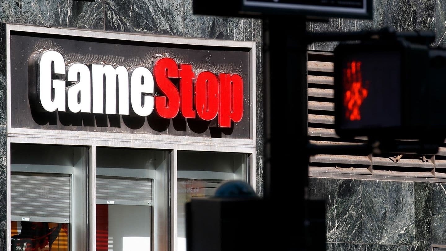 16:9 crop : GameStop sign on GameStop at 6th Avenue on March 23, 2021 in New York. (John Smith/VIEWpress)