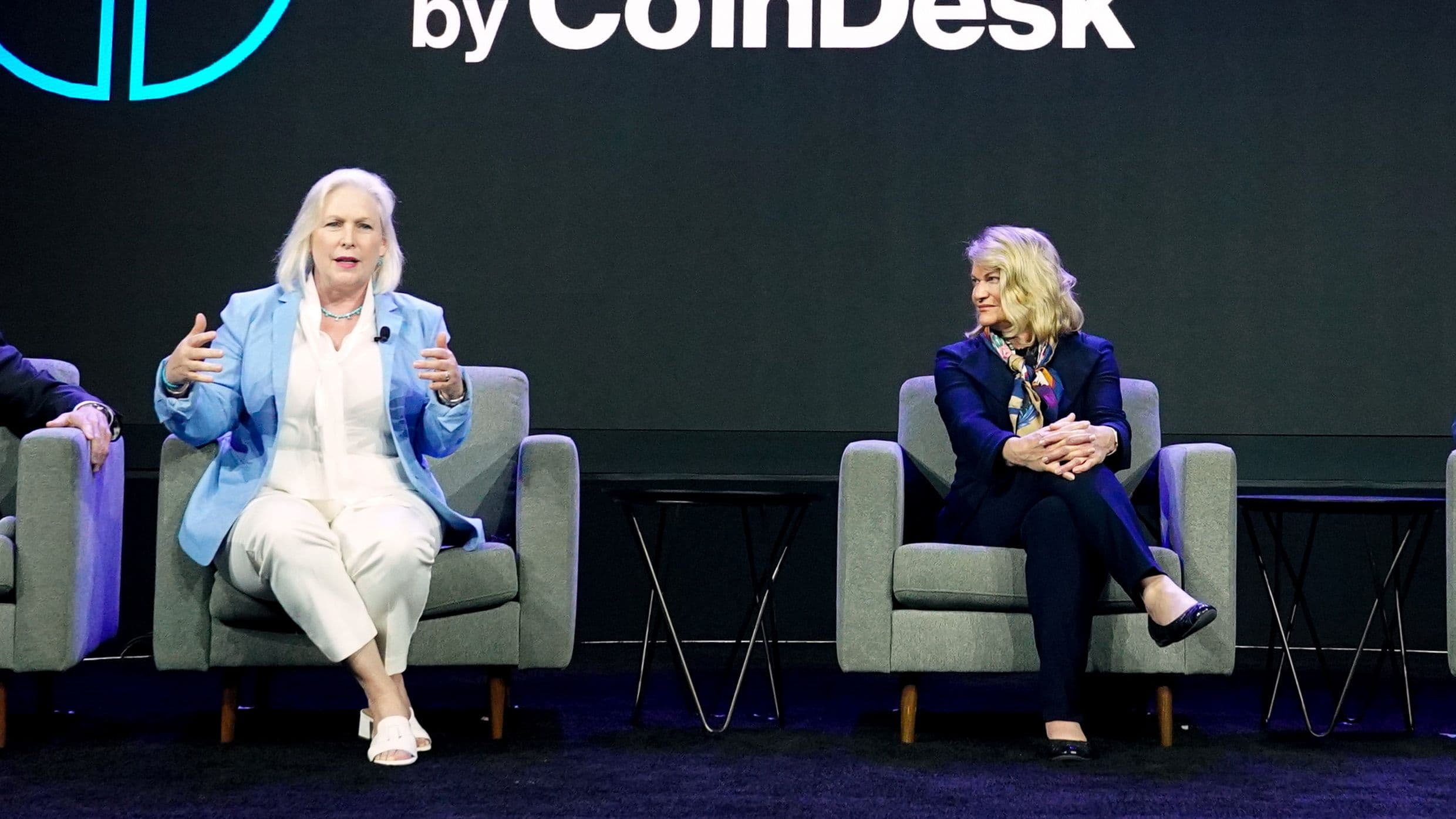 Senators Kirsten Gillibrand (left) and Cynthia Lummis (Suzanne Cordiero/Shutterstock/CoinDesk)