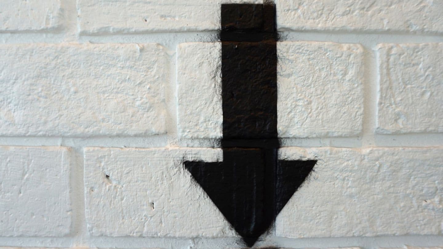 16:9 crop : Down Arrow spray painted on a brick wall (Shutterstock)