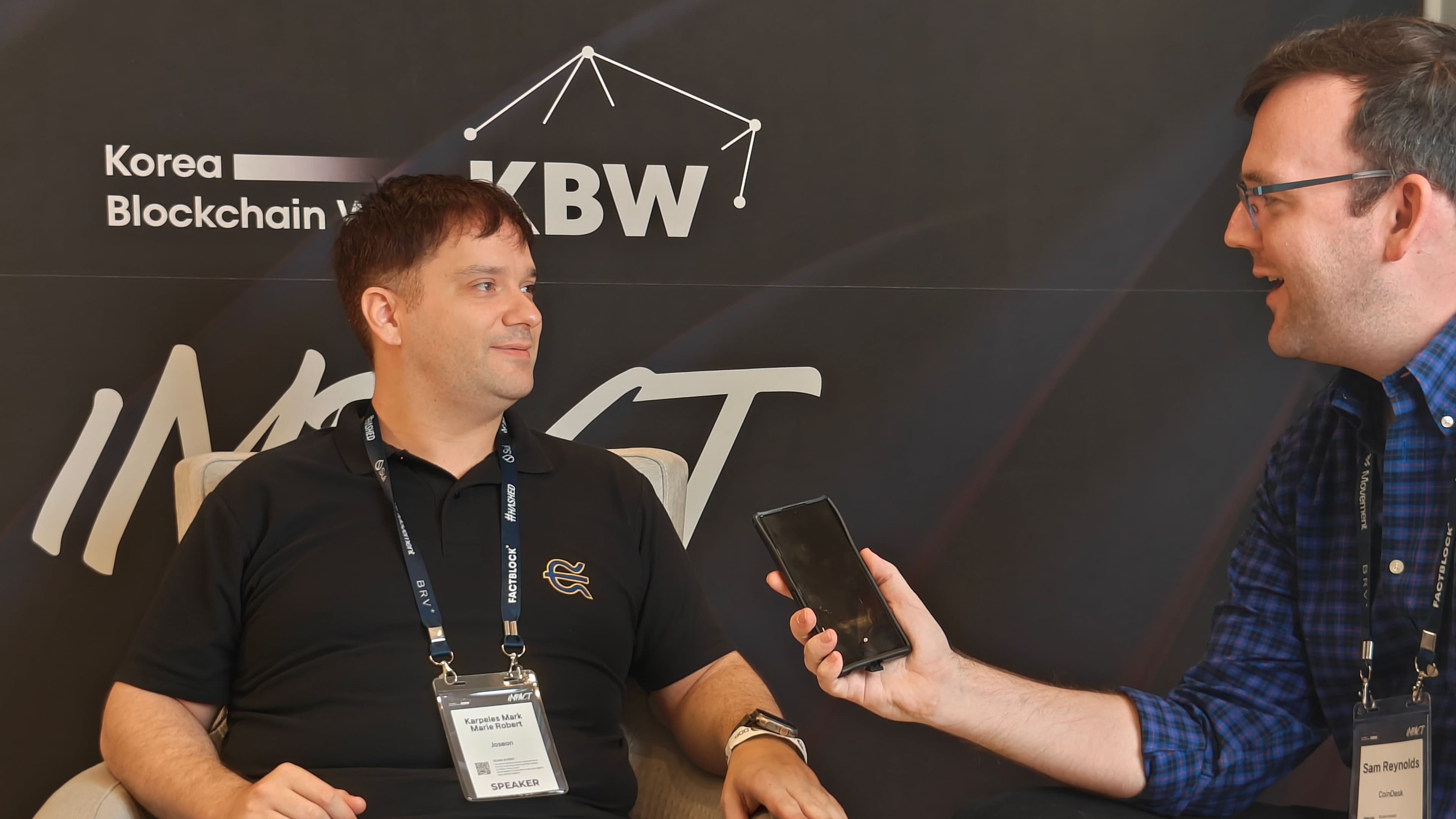 Mark Karpeles, Former CEO of Mt. Gox,  talking to CoinDesk's Sam Reynolds at Korea Blockchain Week on Sept. 4. (Parikshit Mishra/CoinDesk)