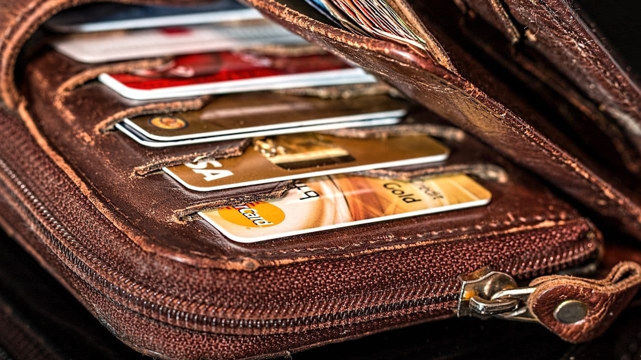 16:9 crop Wallet, credit card