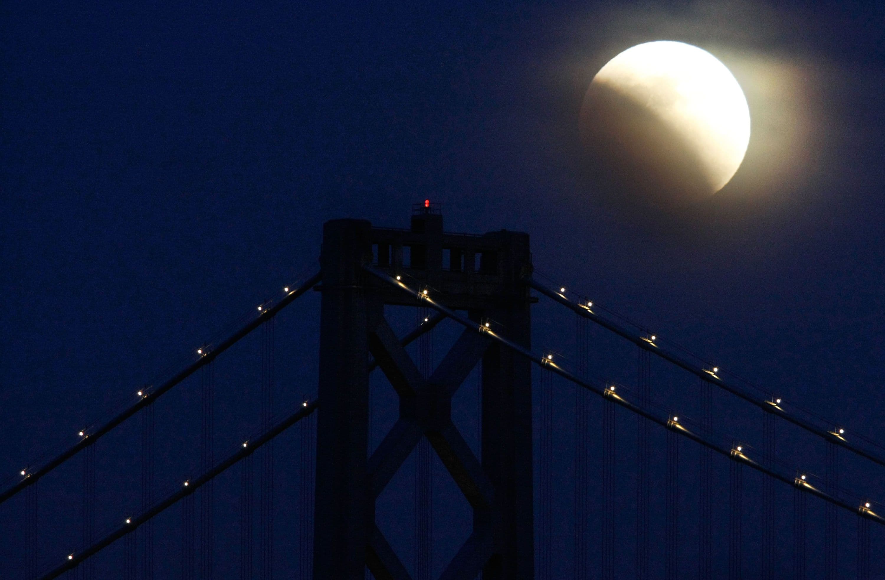 Lunar eclipse (Justin Sullivan/Getty Images)