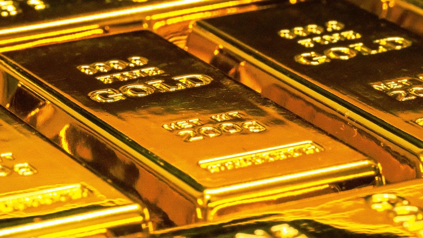 Gold bars stacked close up (Unsplash)