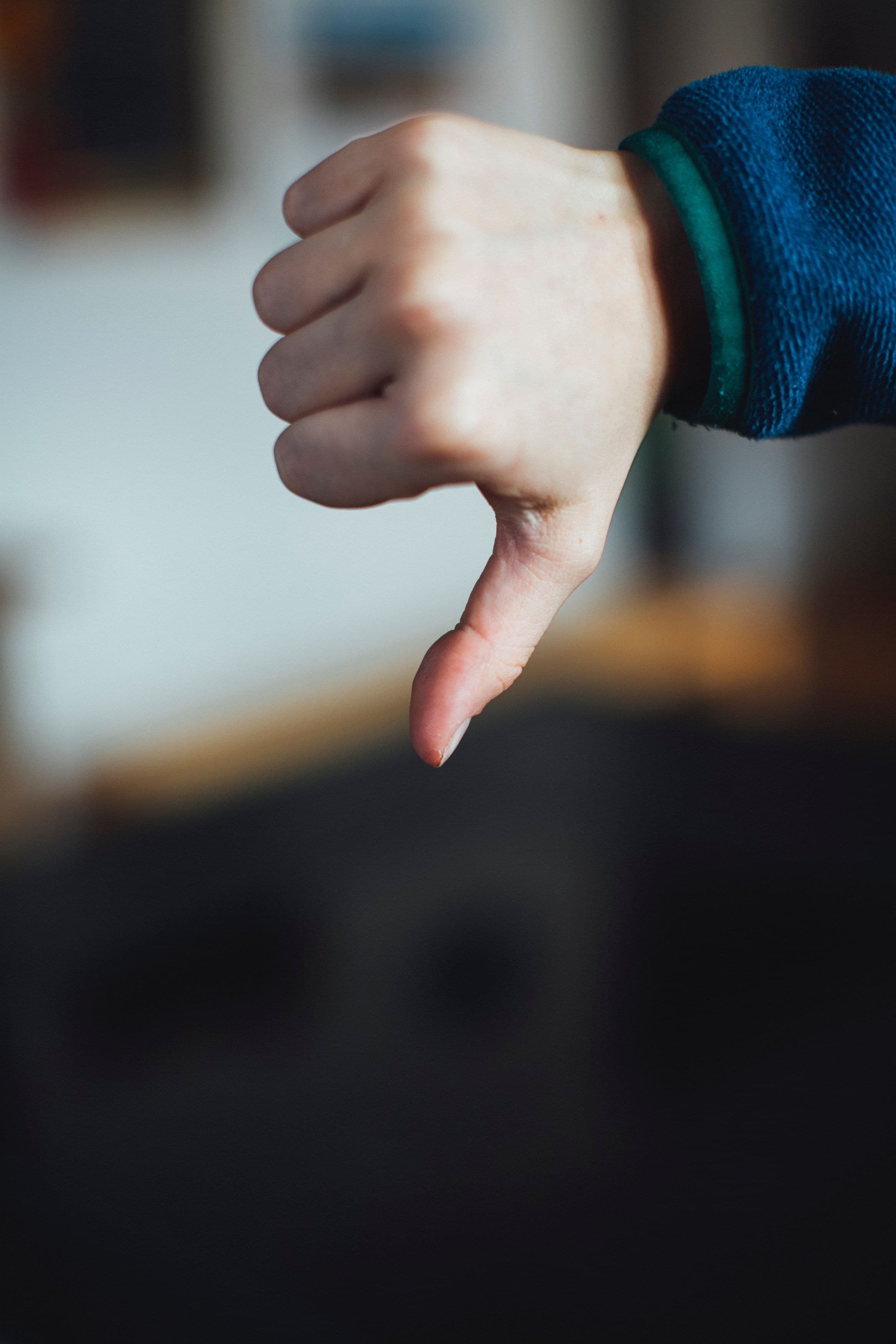 Thumbs down (Markus Spiske / Unsplash)