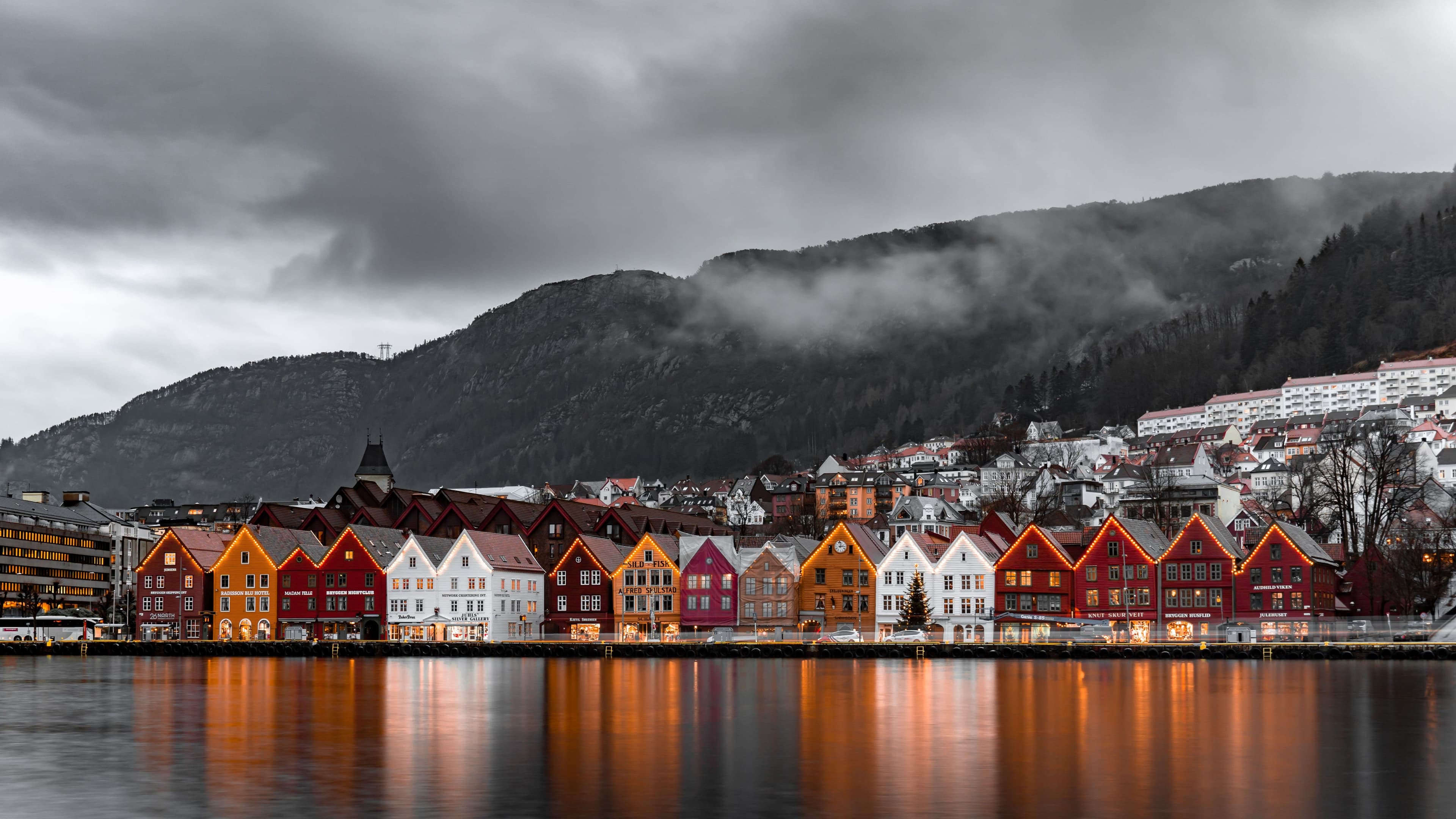 Norway (Michael Fousert/Unsplash)