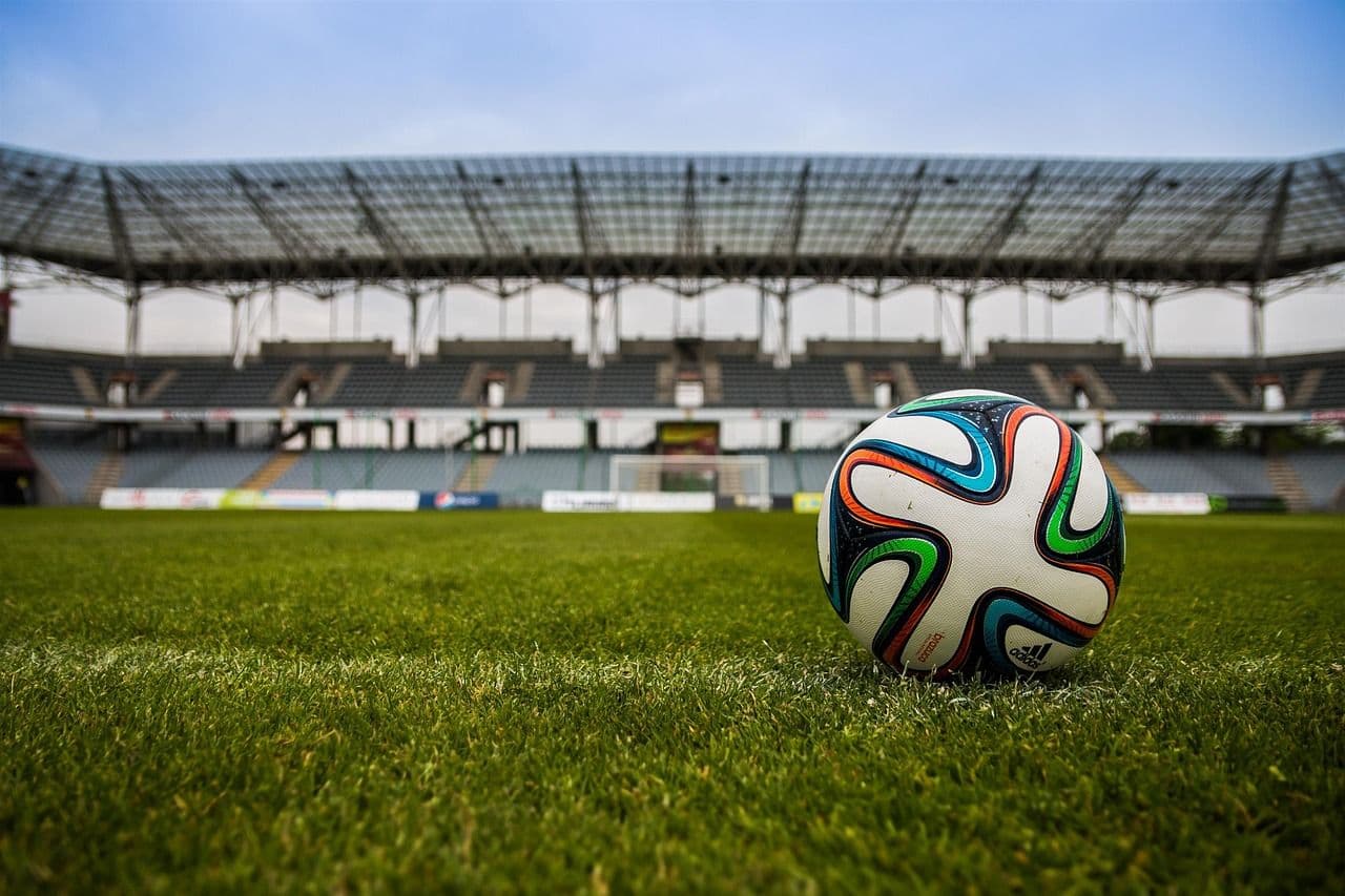 Soccer stadium (jarmoluk/Pixabay)